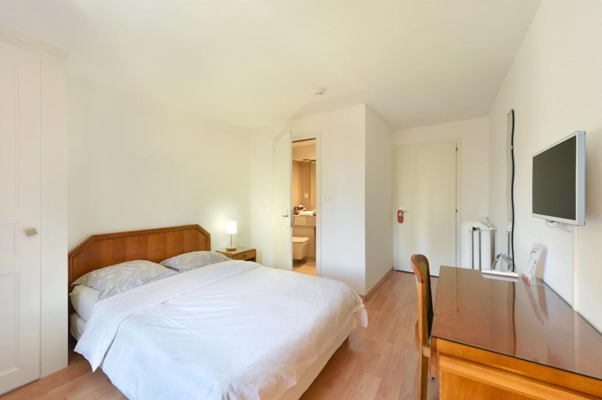 Hotel De L'Aigle Couvet Cameră foto